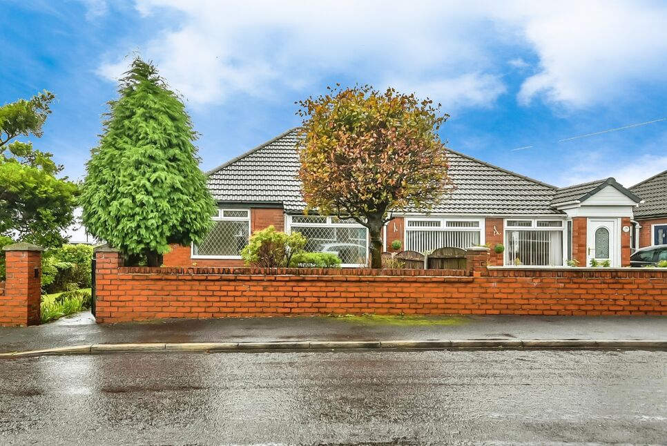 2 bedroom Semi Detached Bungalow for sale, Norfolk Way, Royton, OL2 £