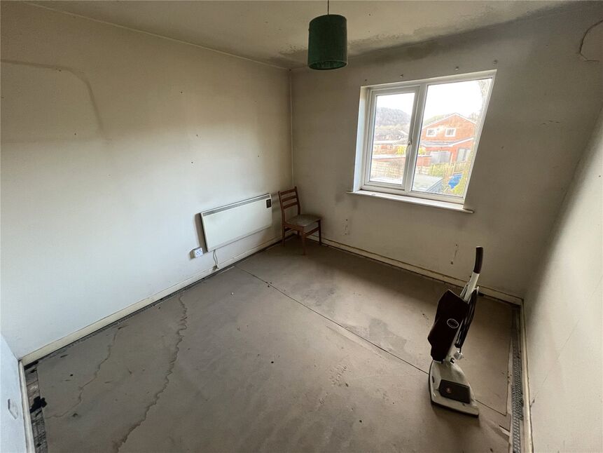 3 bedroom Semi Detached House for sale, Haddon Way, Shaw, OL2 £190,000