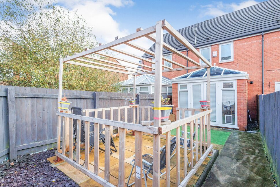 2 bedroom Mid Terrace House for sale, Fairbourne Walk, Oldham, OL1 £