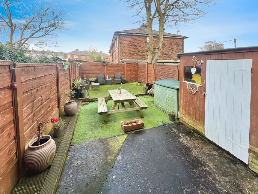 2 bedroom Mid Terrace House for sale, Travis Street, Shaw, OL2 £140,000