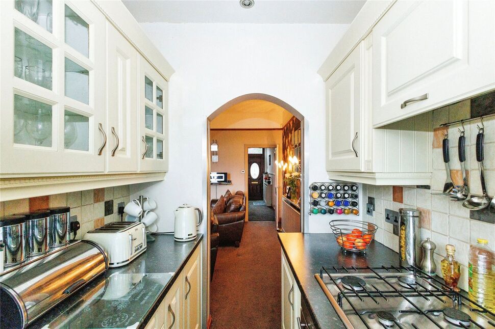 2 bedroom Mid Terrace House for sale, Radcliffe Road, Oldham, OL4 £