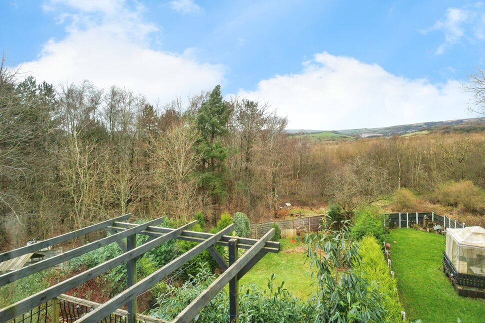 3 bedroom Semi Detached House for sale, Kipling Road, Oldham, OL1 £