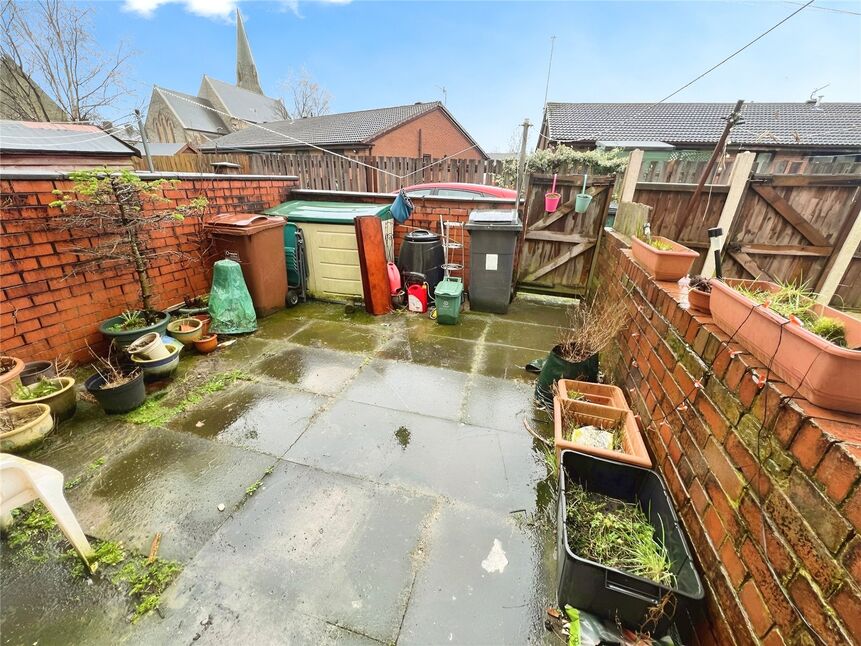 2 bedroom Mid Terrace House for sale, Milnrow Road, Shaw, OL2 £150,000