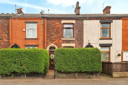 Milnrow Road, 2 bedroom Mid Terrace House for sale, £170,000