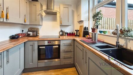 Kestrel Avenue, 2 bedroom Mid Terrace House for sale, £190,000