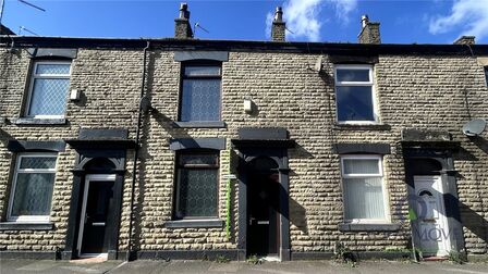 2 bedroom Mid Terrace House for sale