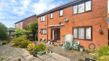 Spinners Way, 4 bedroom Detached House for sale, £335,000