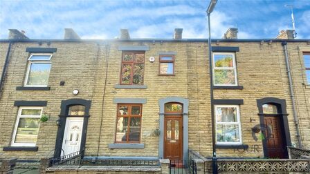 2 bedroom Mid Terrace House for sale