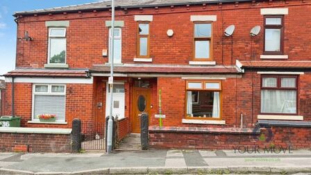 3 bedroom Mid Terrace House for sale