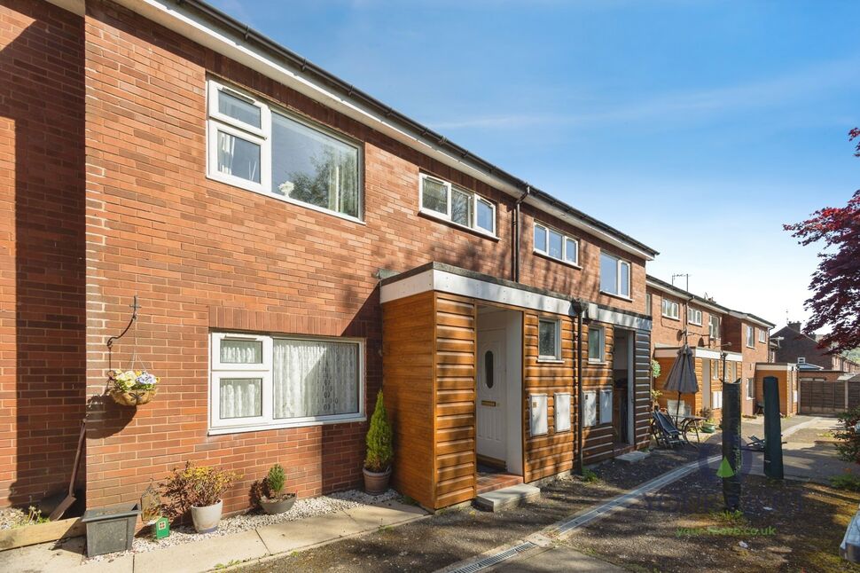 Main image of 1 bedroom Flat for sale, Windsor Court, Oldham, Greater Manchester, OL2