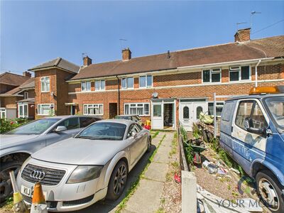 3 bedroom Mid Terrace House for sale