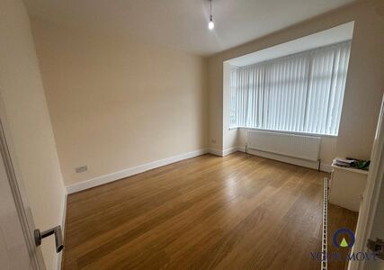 3 bedroom Mid Terrace House for sale