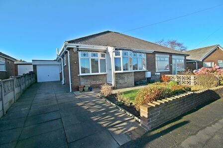 Brookfield Road, 3 bedroom Semi Detached Bungalow to rent, £875 pcm