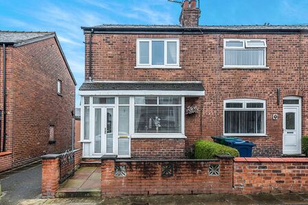 2 bedroom Mid Terrace House to rent