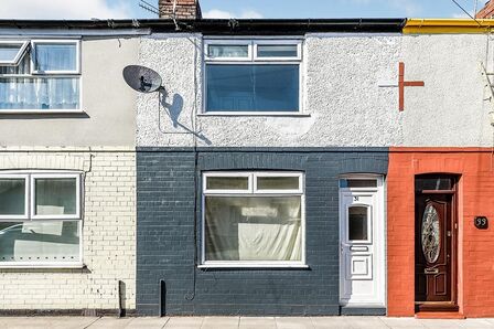 Clayton Street, 2 bedroom Mid Terrace House to rent, £575 pcm