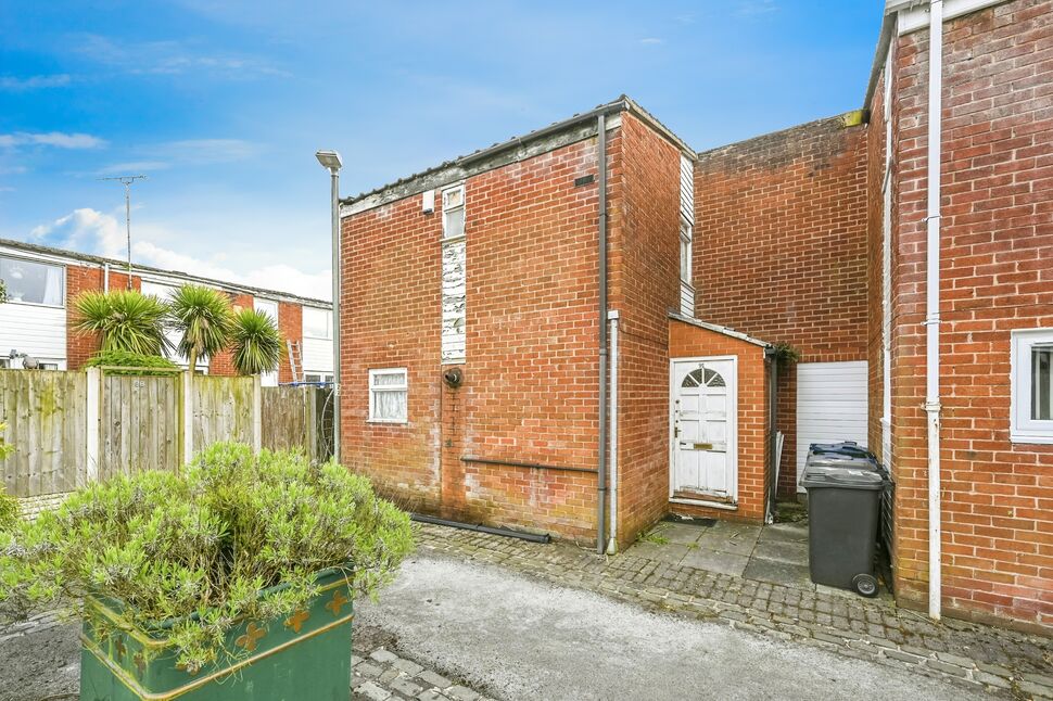 3 bedroom Mid Terrace House for sale, Evington, Skelmersdale, WN8 £78,000