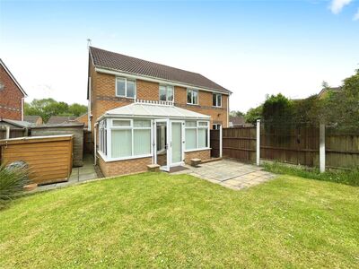 Village Close, 3 bedroom Semi Detached House to rent, &pound;895 pcm