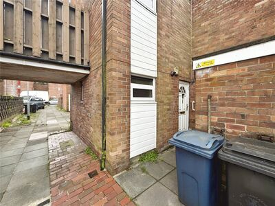 Tarlswood, 1 bedroom  Flat to rent, £695 pcm