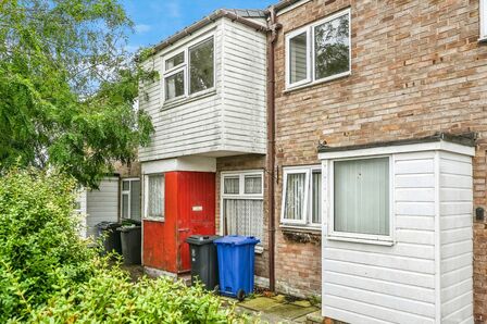 3 bedroom Mid Terrace House for sale