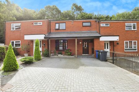 3 bedroom Mid Terrace House for sale