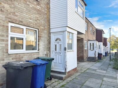 Birkrig, 4 bedroom Mid Terrace House to rent, £795 pcm