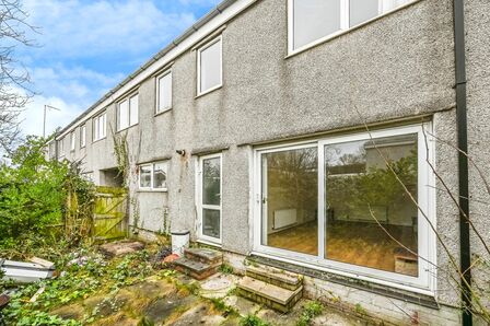 3 bedroom Mid Terrace House for sale