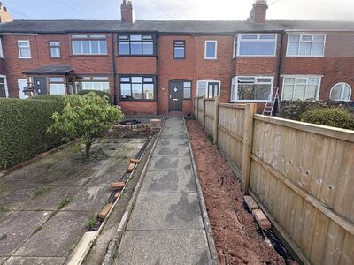 2 bedroom Mid Terrace House for sale