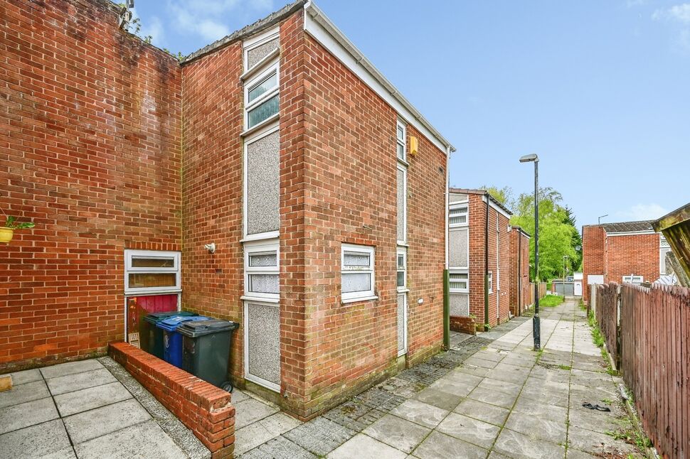 3 bedroom Mid Terrace House for sale