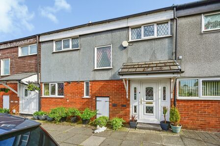 3 bedroom Mid Terrace House for sale