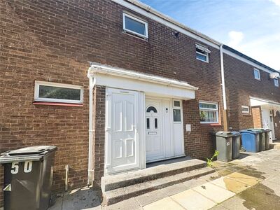 3 bedroom Mid Terrace House to rent