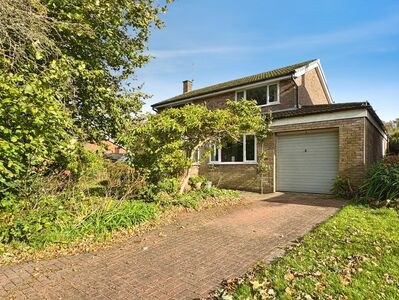 Eavesdale, 3 bedroom Detached House for sale, &pound;255,000