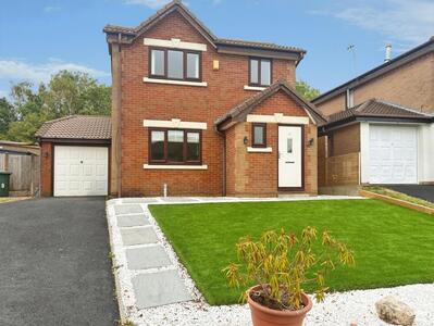 Newburn Close, 3 bedroom Detached House to rent, &pound;1,350 pcm