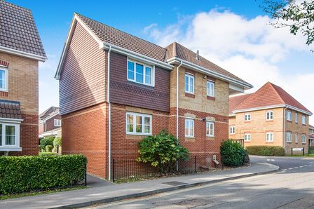 Park Cottage Drive, 3 bedroom Flat to rent, &pound;1,300 pcm