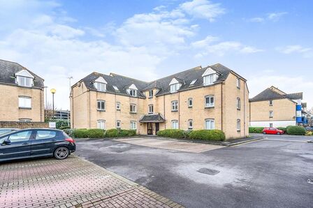 Atlantic Close, 1 bedroom  Flat to rent, £925 pcm