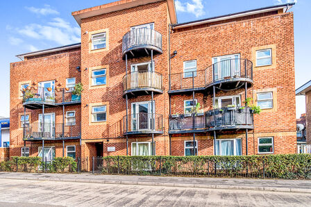 Flat 21 14 Park Street, 1 bedroom Flat to rent, &pound;925 pcm