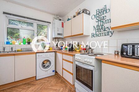 Woodside Road, 4 bedroom Mid Terrace House to rent, £1,800 pcm