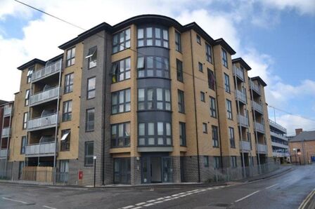 Canal Walk, 1 bedroom Flat to rent, &pound;925 pcm