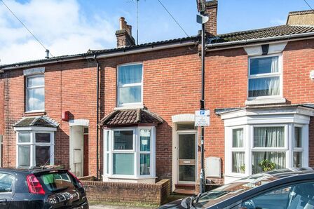 Earls Road, 2 bedroom Mid Terrace House to rent, £1,250 pcm