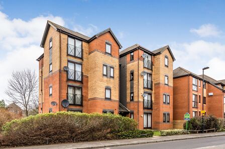 Park Street, 2 bedroom Flat to rent, &pound;1,100 pcm