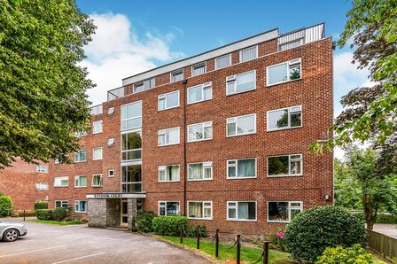 Winn Road, 2 bedroom Flat to rent, &pound;1,300 pcm