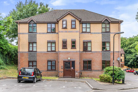 Briarswood, 2 bedroom Flat to rent, &pound;1,150 pcm