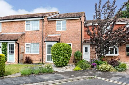 Mayridge, 2 bedroom Mid Terrace House to rent, &pound;1,400 pcm