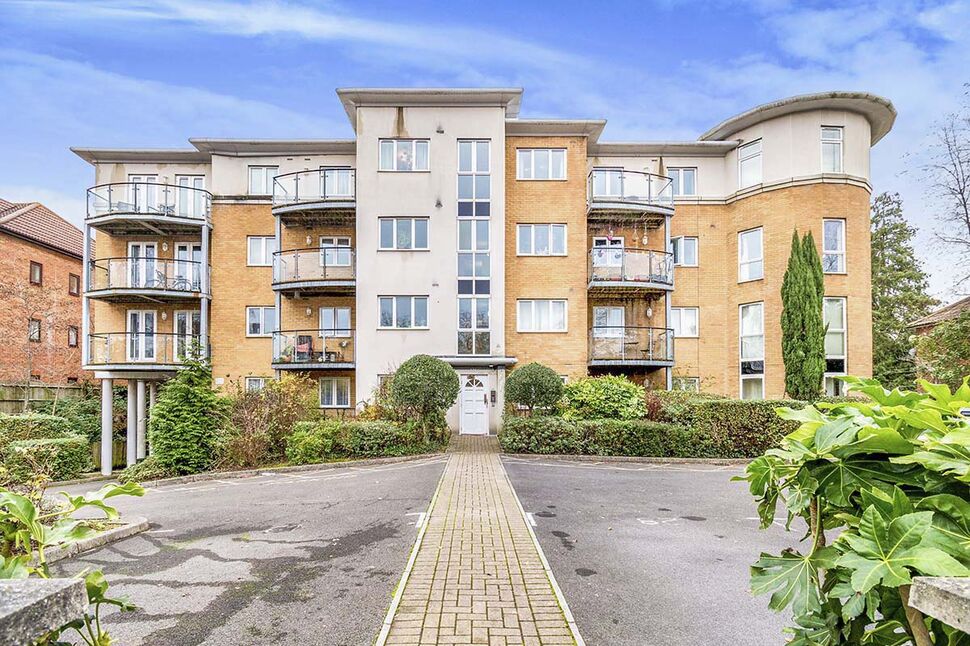 Main image of 2 bedroom  Flat for sale, Rosida Gardens, 23 Hill Lane, Hampshire, SO15