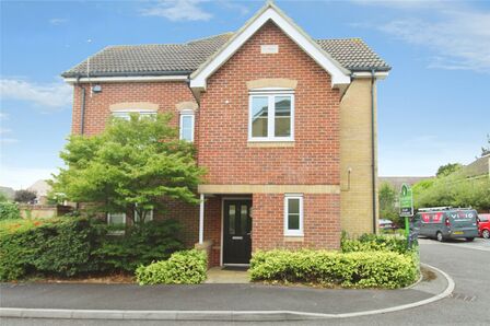 Grevillea Avenue, 4 bedroom End Terrace House to rent, &pound;1,750 pcm