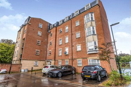 Craven Street, 2 bedroom Flat to rent, &pound;1,150 pcm