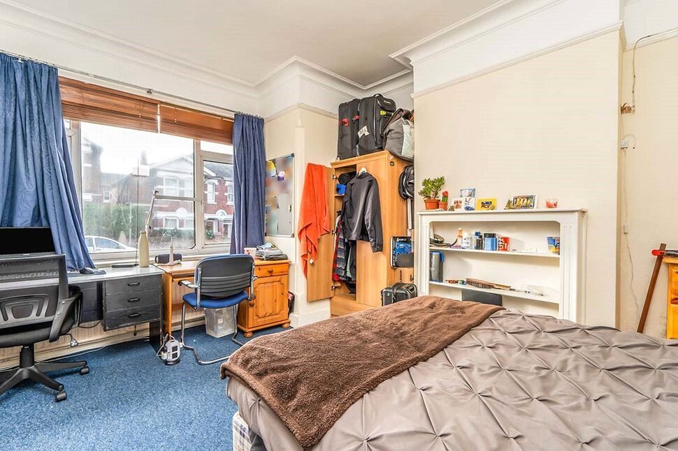 Main image of 5 bedroom Mid Terrace House to rent, Wilton Avenue, Southampton, Hampshire, SO15