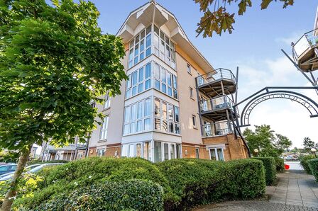 Hawkeswood Road, 2 bedroom  Flat to rent, £1,300 pcm