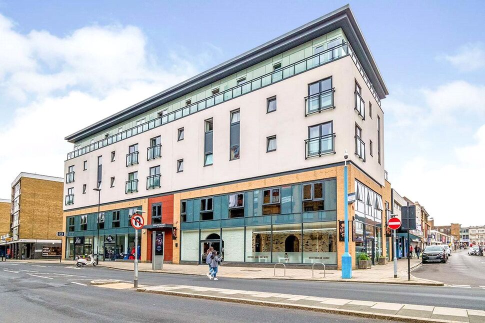 Main image of 1 bedroom  Flat for sale, Queensway, Southampton, Hampshire, SO14