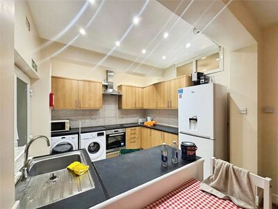 Southampton, 5 bedroom End Terrace House to rent, £2,000 pcm