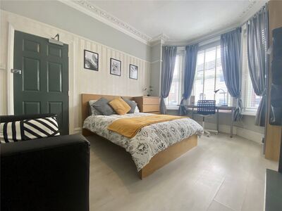 Tennyson Road, Flat to rent, &pound;975 pcm